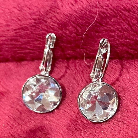Stunning Rhodium-Plated Austrian Crystal Earrings - Picture 5 of 5